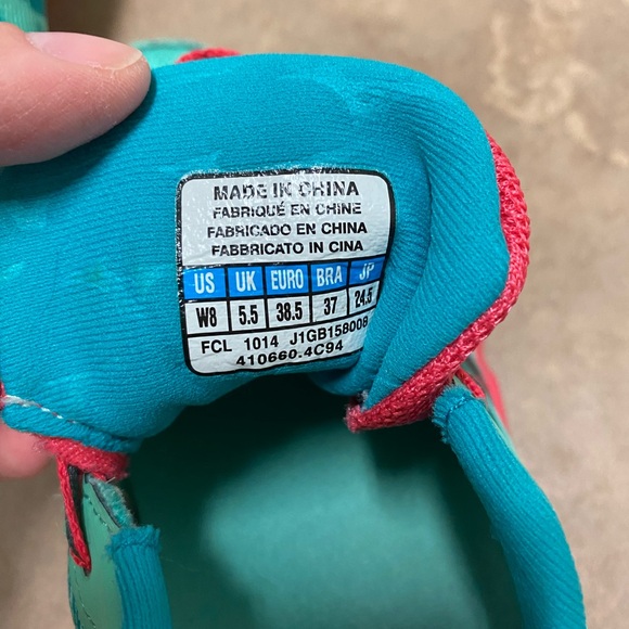 Mizuno Wave Running Shoes - Size 8 - Picture 4 of 5